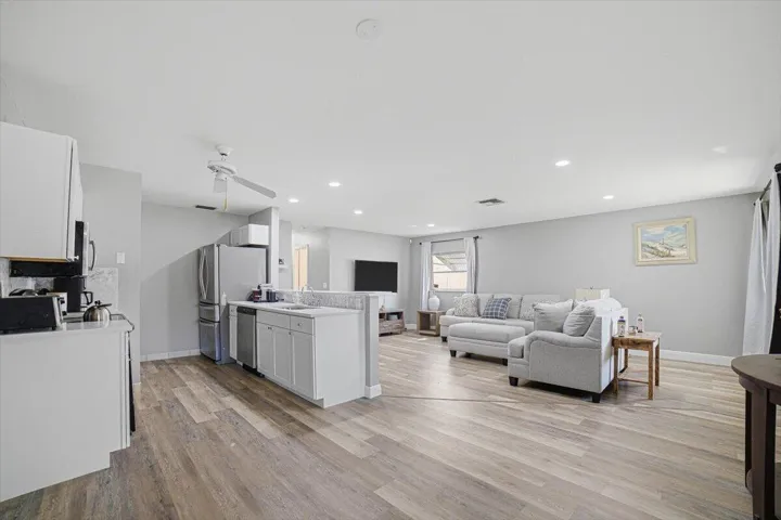 24-Kitchen-Livingroom