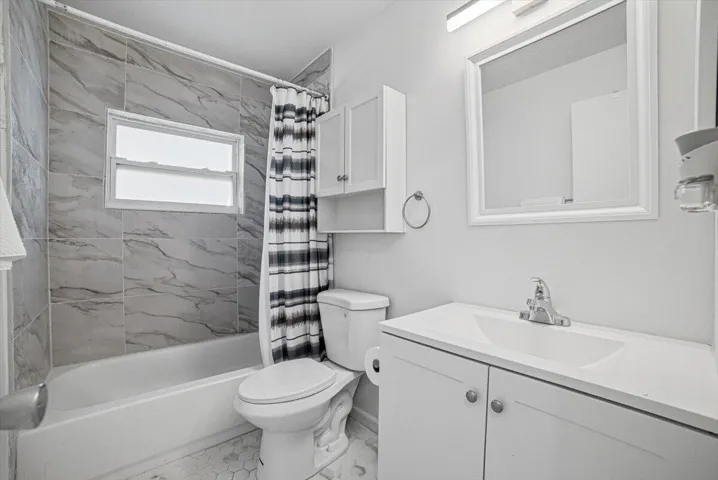 08-Bathroom2