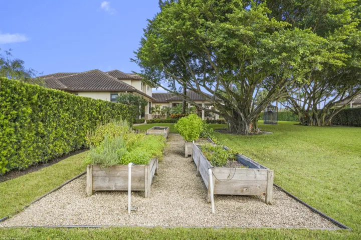 4600 Garden Point Trl 077
