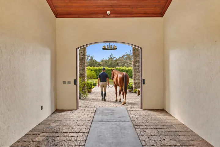 4600 Garden Point Trl 092