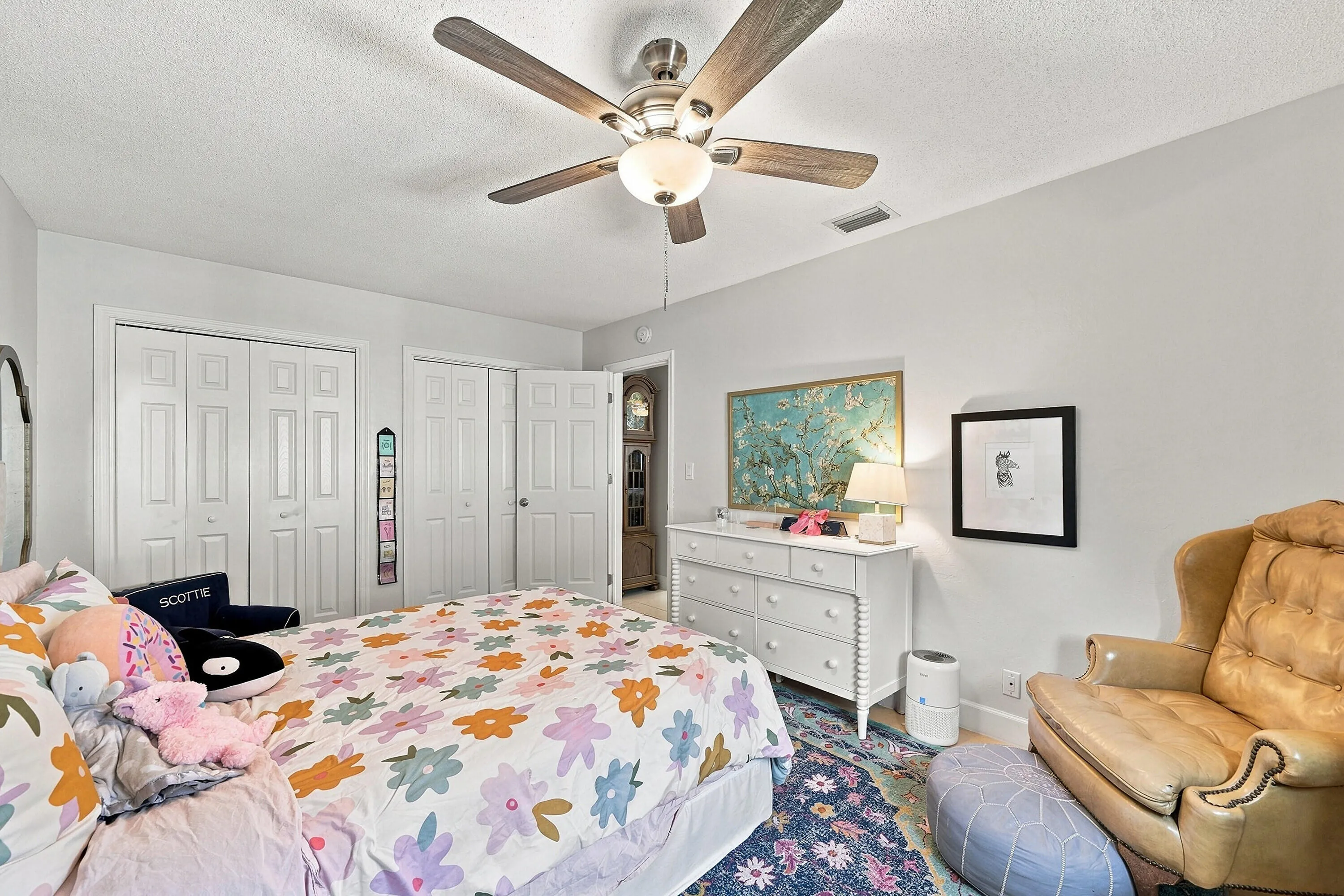 21_bedroom