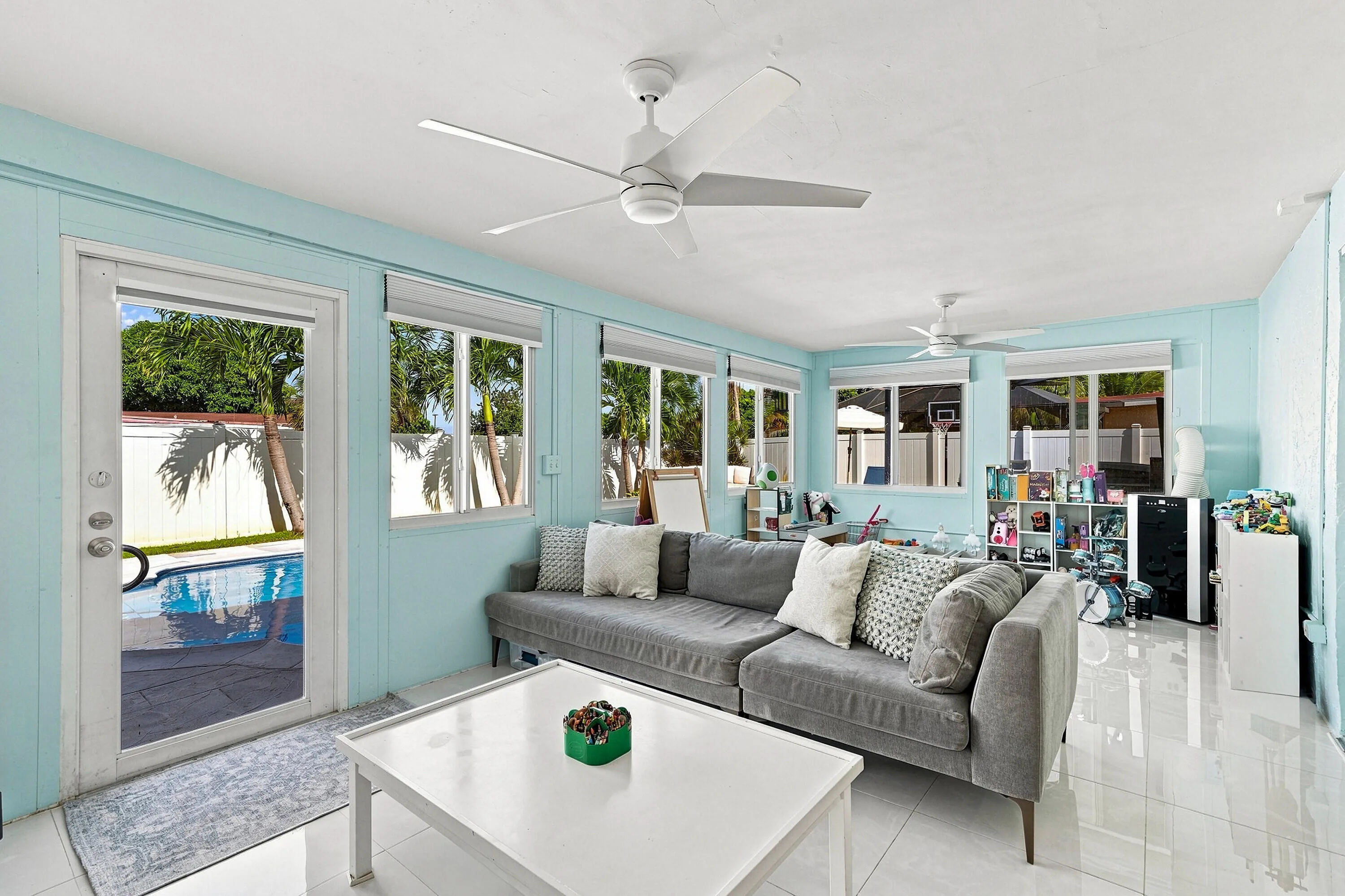 30_family room