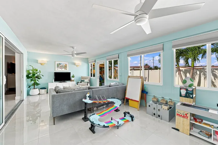 33_family room