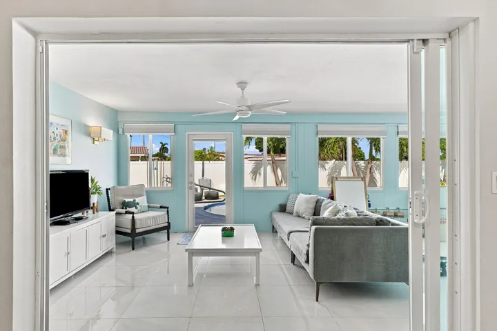 31_family room