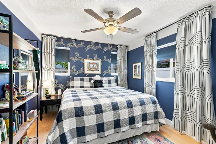 22_bedroom