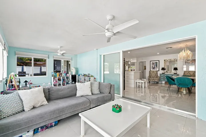 28_family room