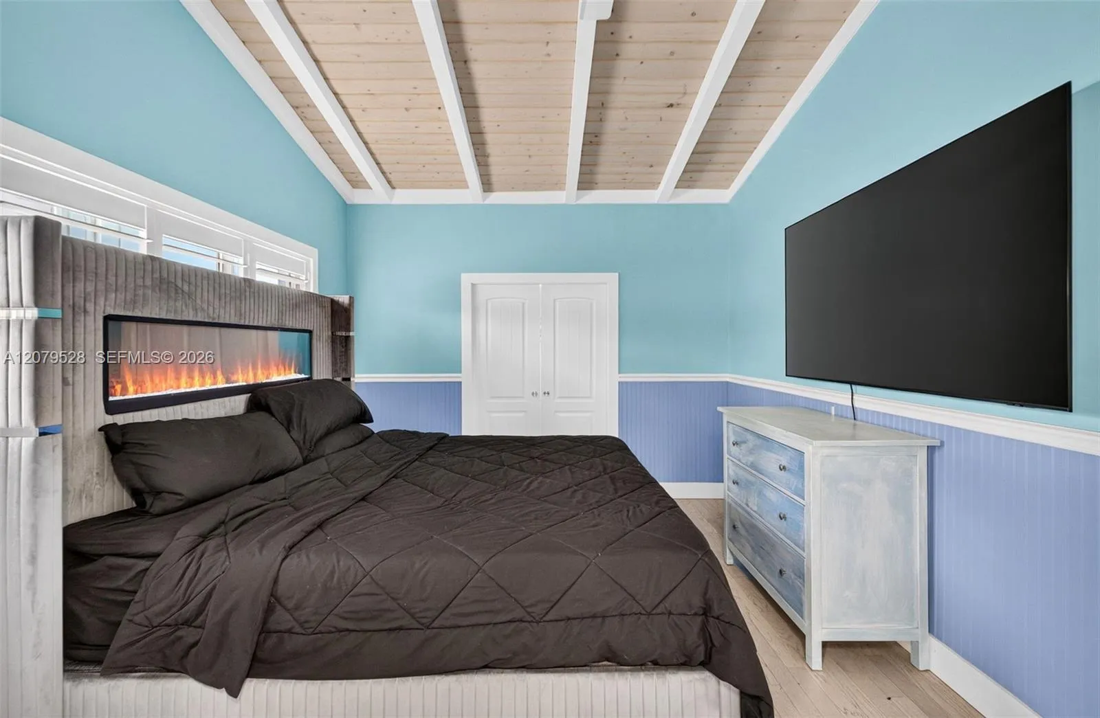 Oversized primary bedroom w/ beamed ceiling, Plantation Shutters and large walk in closet, en suite bathroom, on main level