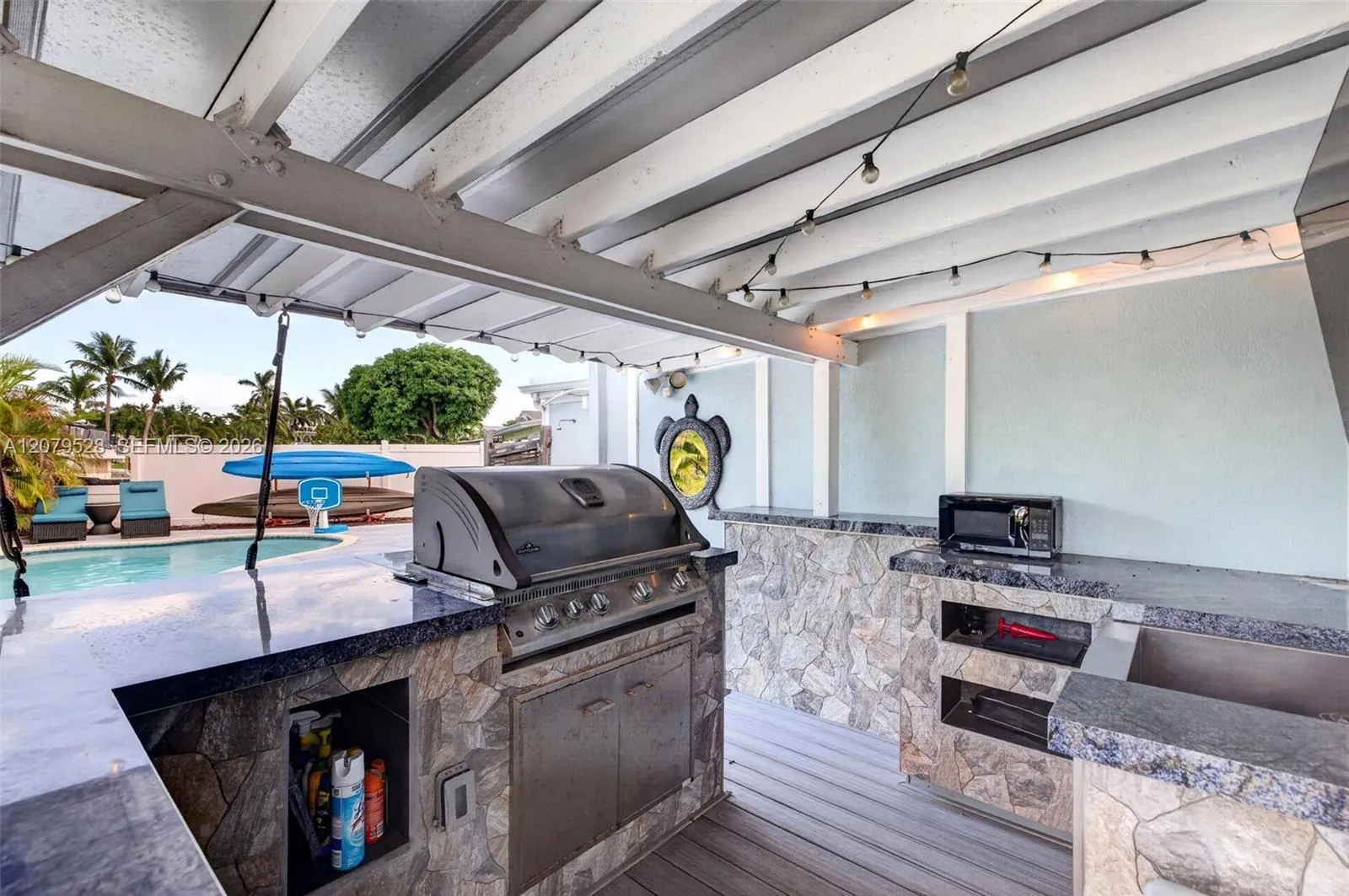 Outdoor Kitchen w/ Grill, Sink, Covered Seating, TV hookup