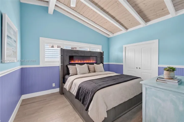 Oversized primary bedroom w/ beamed ceiling, Plantation Shutters and large walk in closet, en suite bathroom, on main level