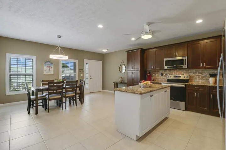 Kitchen & Dining