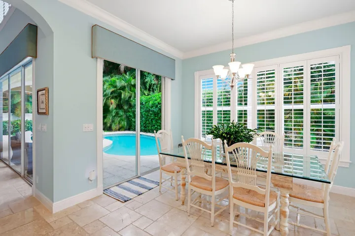 Kitchen Dining Area