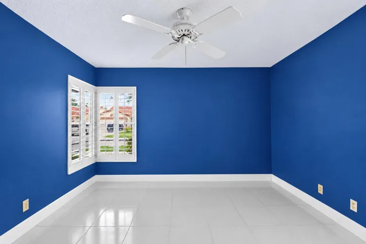 Second bedroom with natural light and flexible use.