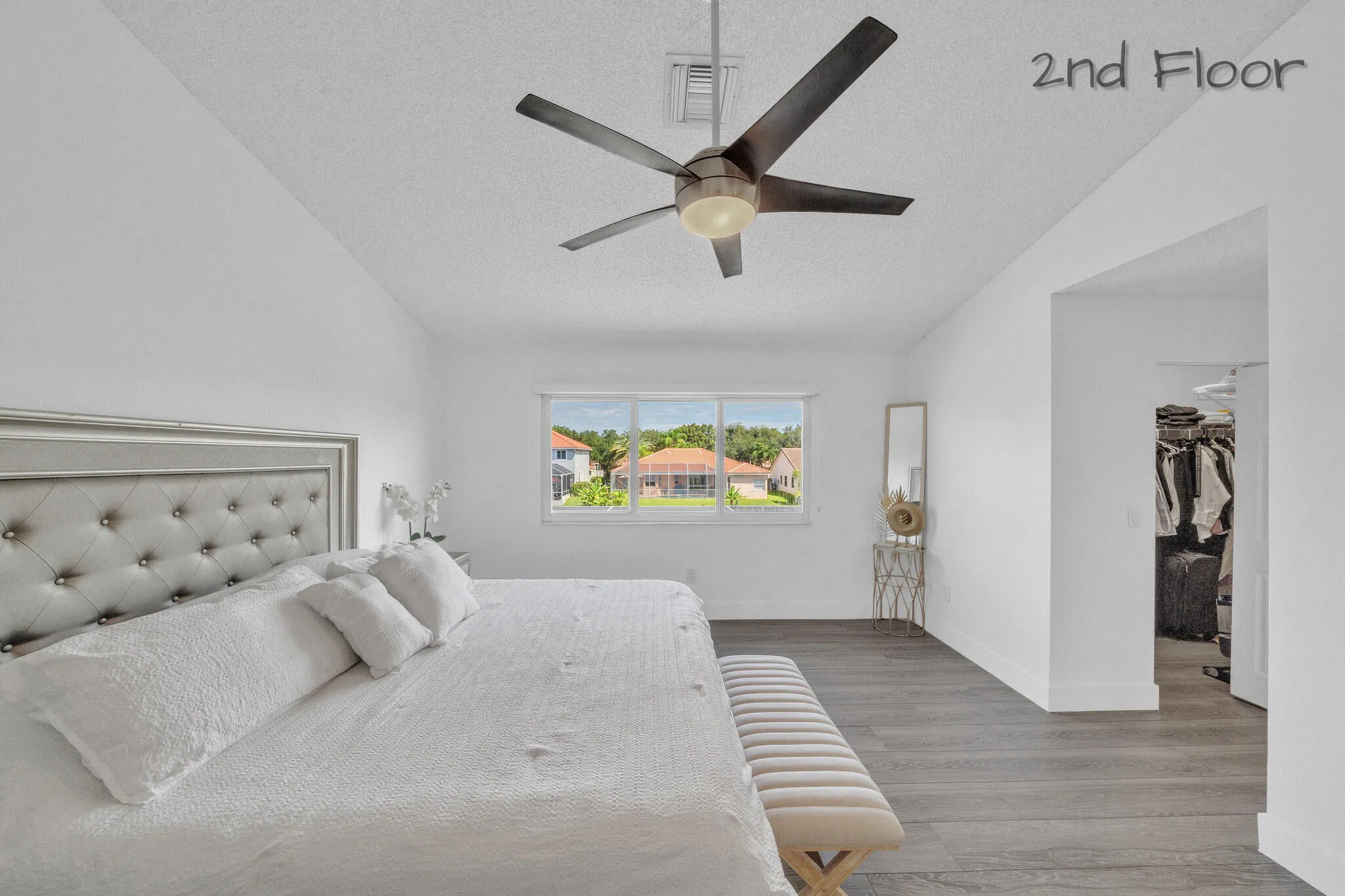 17 Primary Bedroom Suite (3)