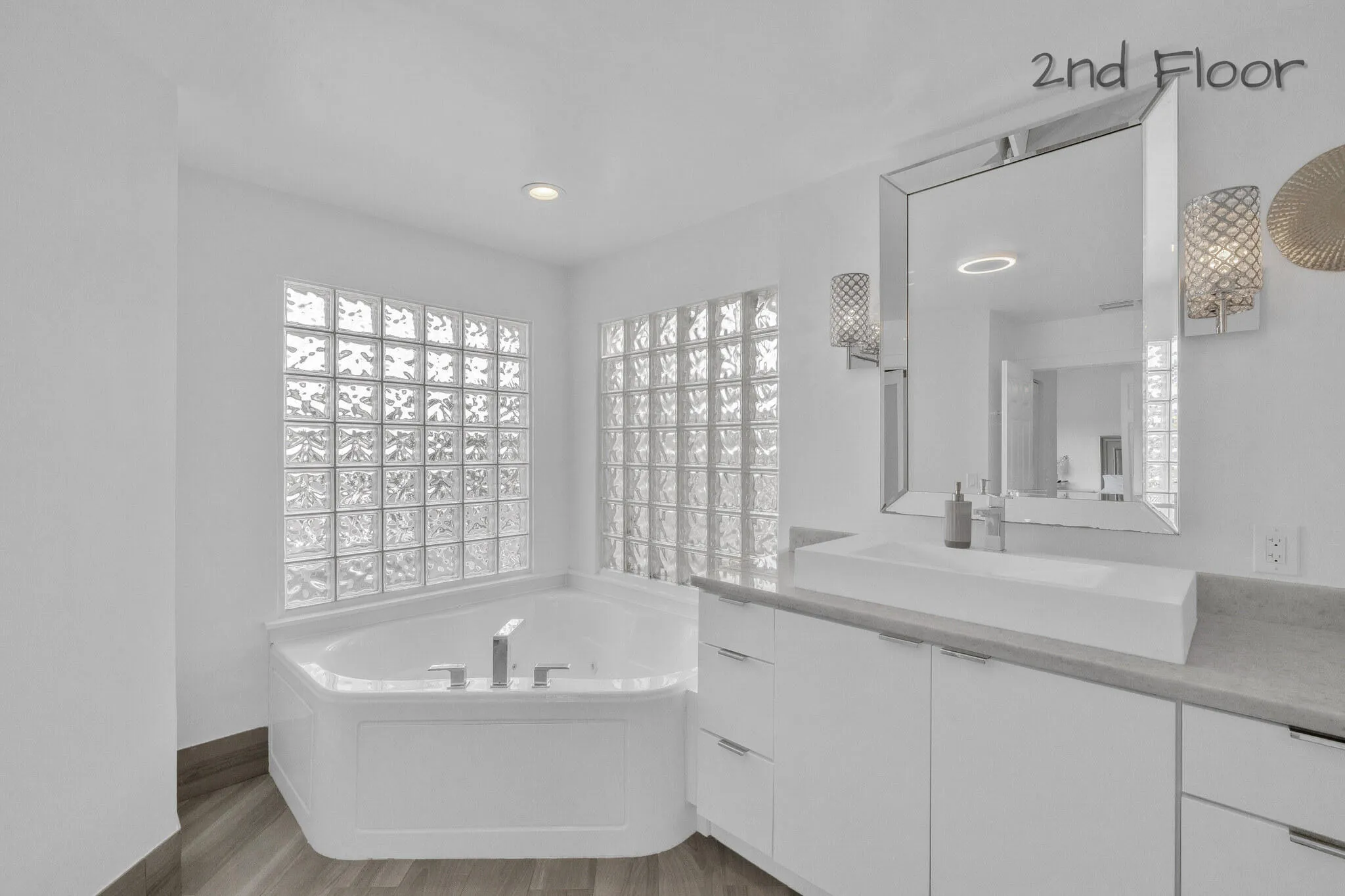 18 Primary Bathroom (5)