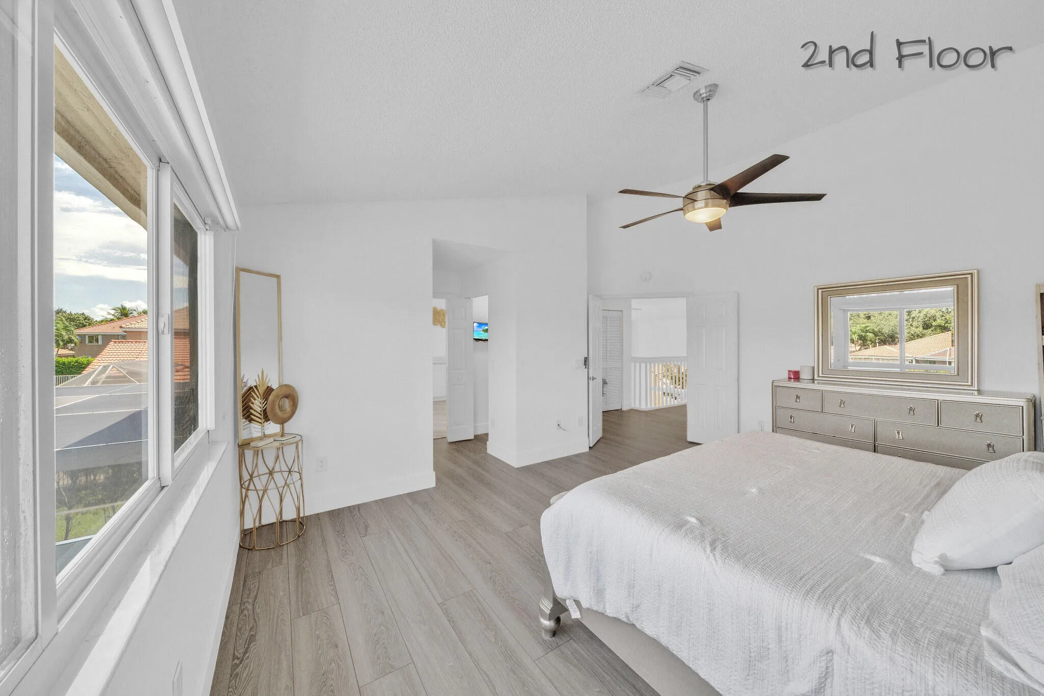 17 Primary Bedroom Suite (6)