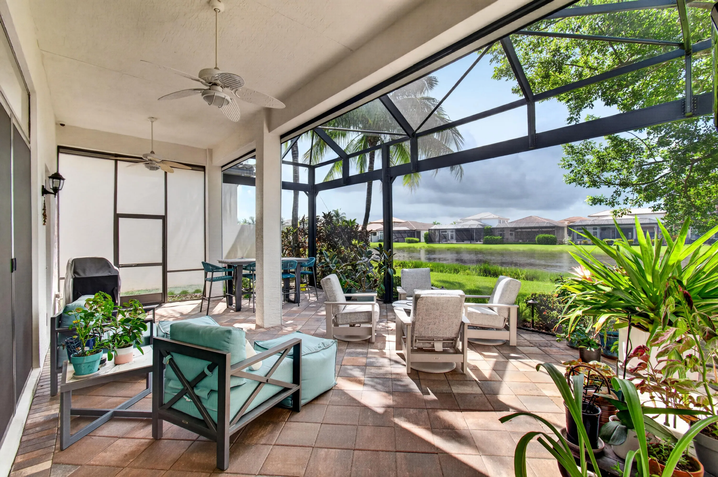 Screen Enclosed Lenai