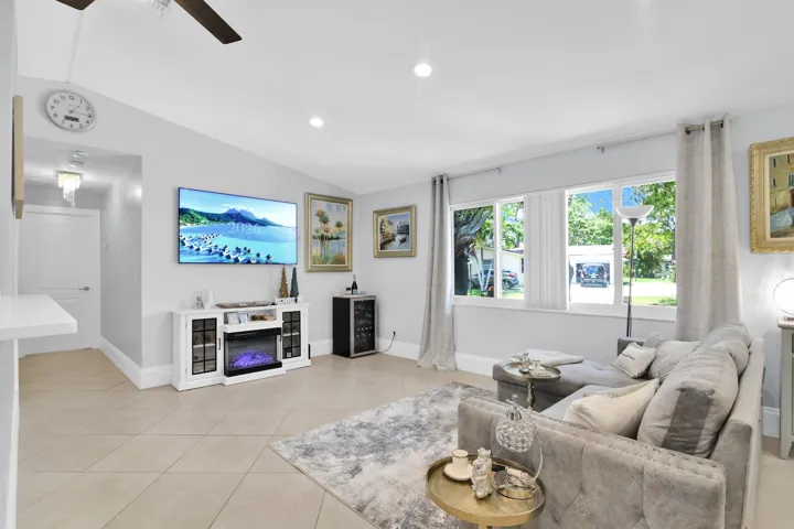 432 SW Natura Ave, Deerfield Beach -4