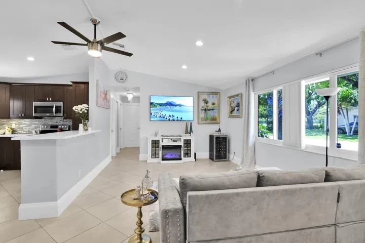 432 SW Natura Ave, Deerfield Beach -3