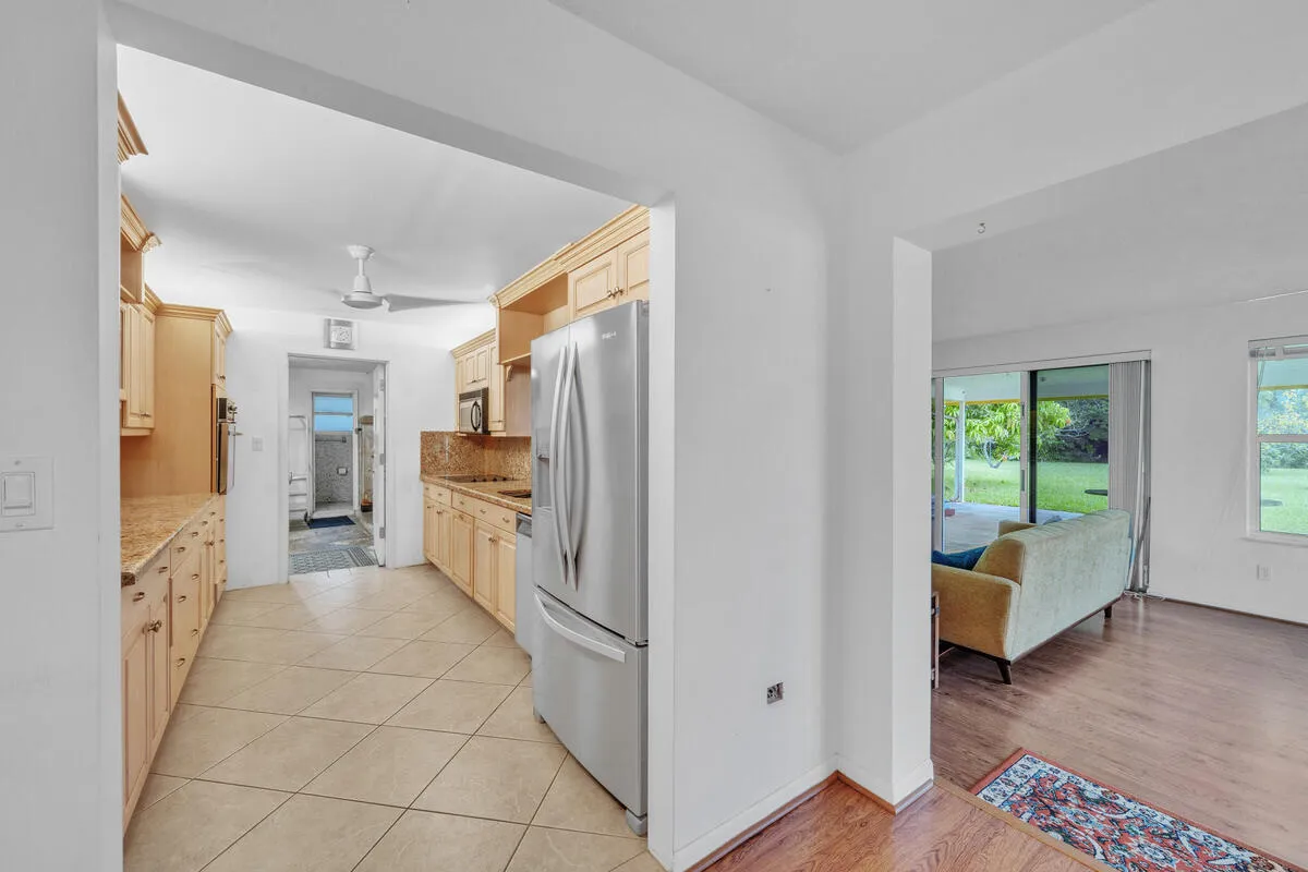 14 Kitchen (1)