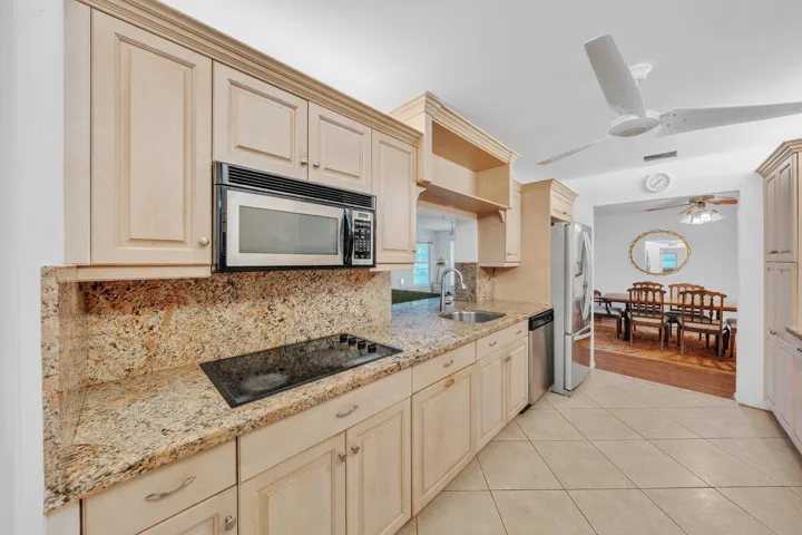 14 Kitchen (4)
