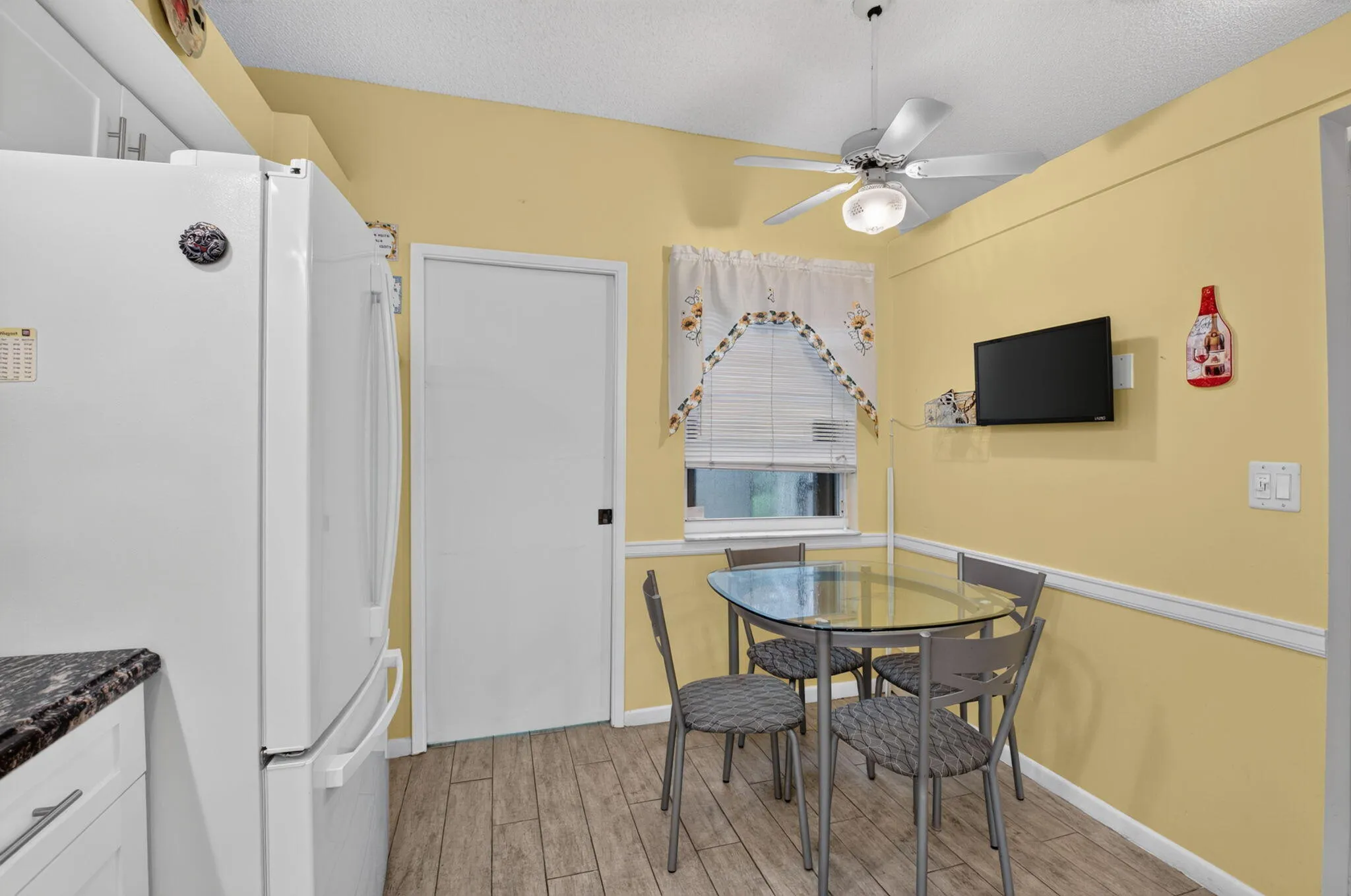 Eat In Kitchen