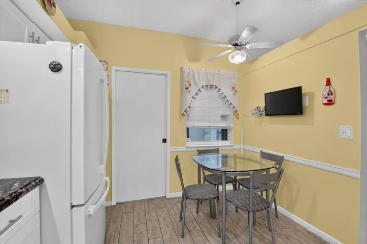 Eat In Kitchen