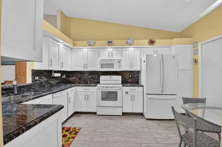 Shaker Cabinets Granite Countertops