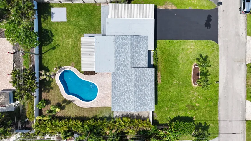Almost 10,000 sqft lot, large front and back yard, Pool, 2x carport