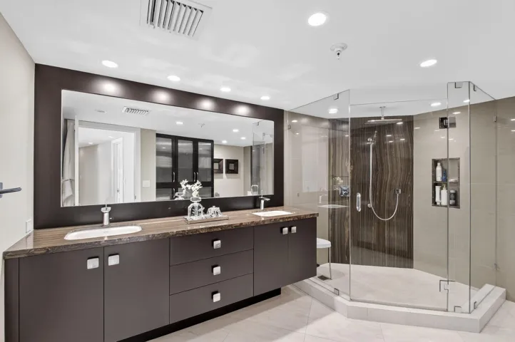 Owners Bathroom