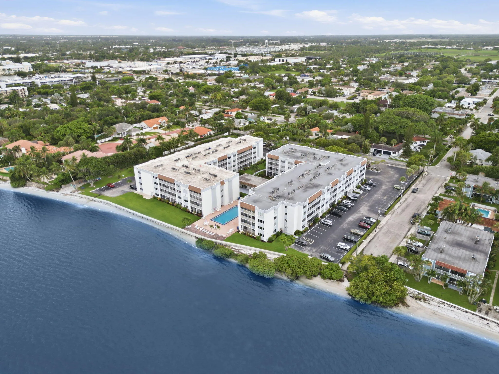 49-web-or-mls-1516_S_Lakeside_Dr_Unit_40