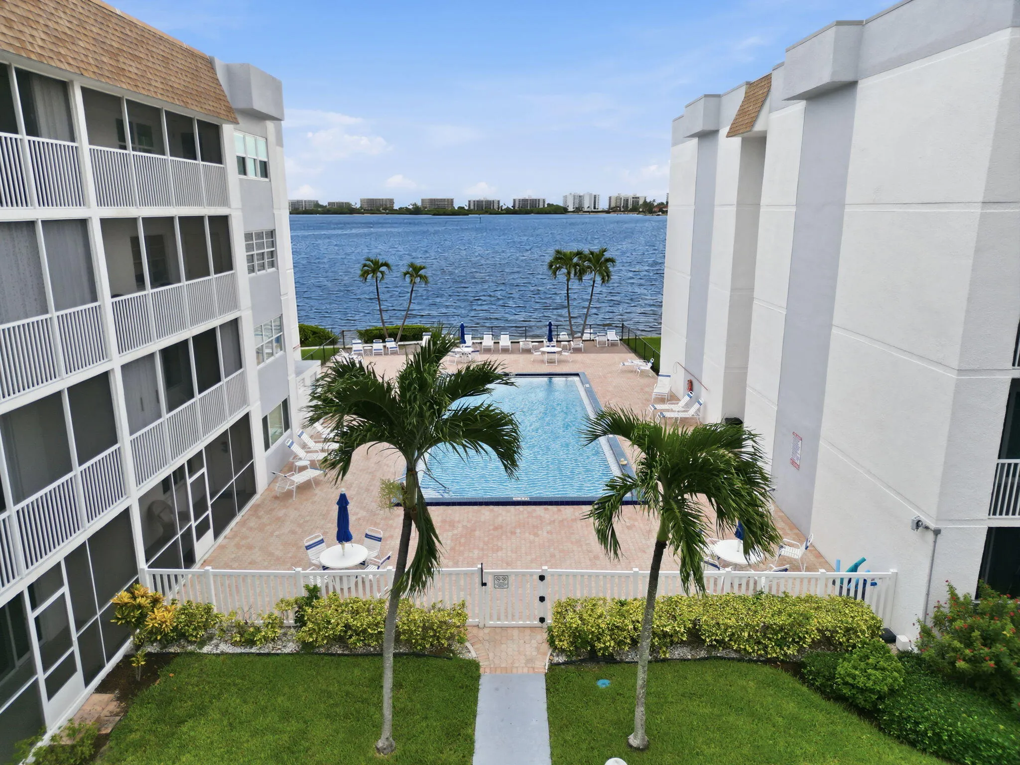 53-web-or-mls-1516_S_Lakeside_Dr_Unit_40