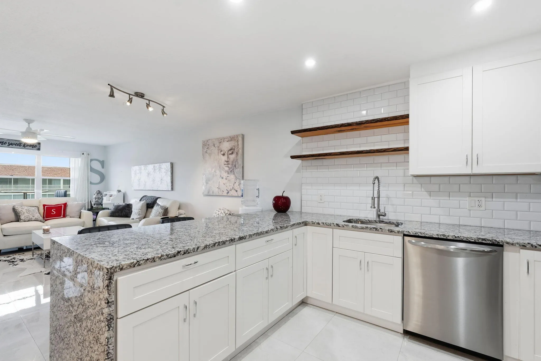 22-web-or-mls-1516_S_Lakeside_Dr_Unit_40