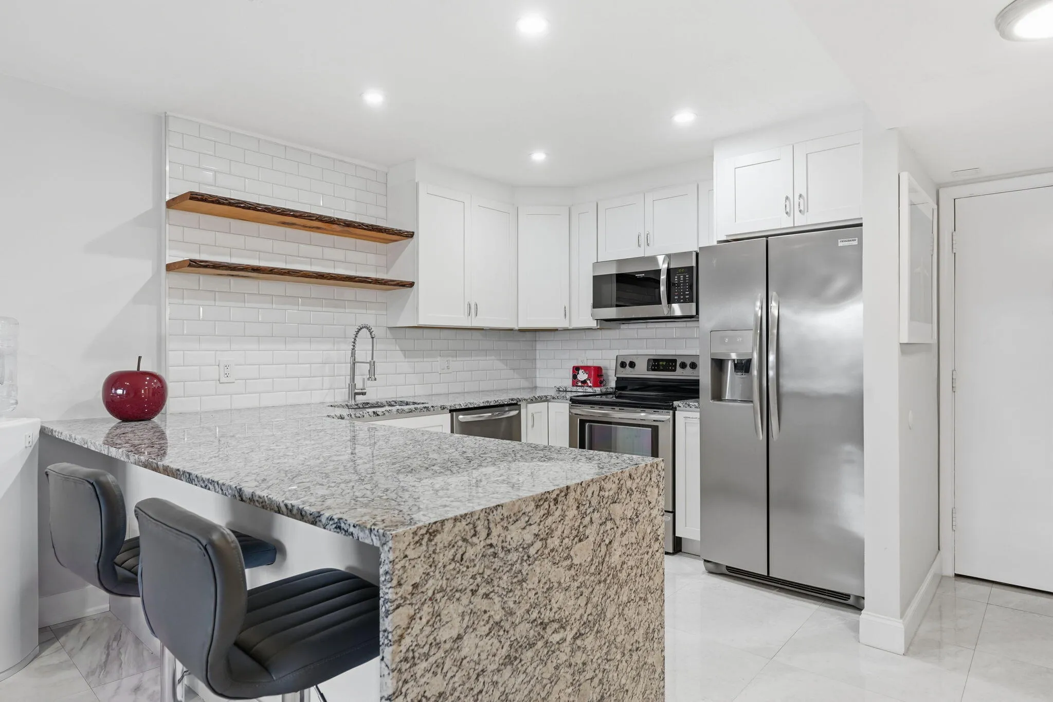 17-web-or-mls-1516_S_Lakeside_Dr_Unit_40