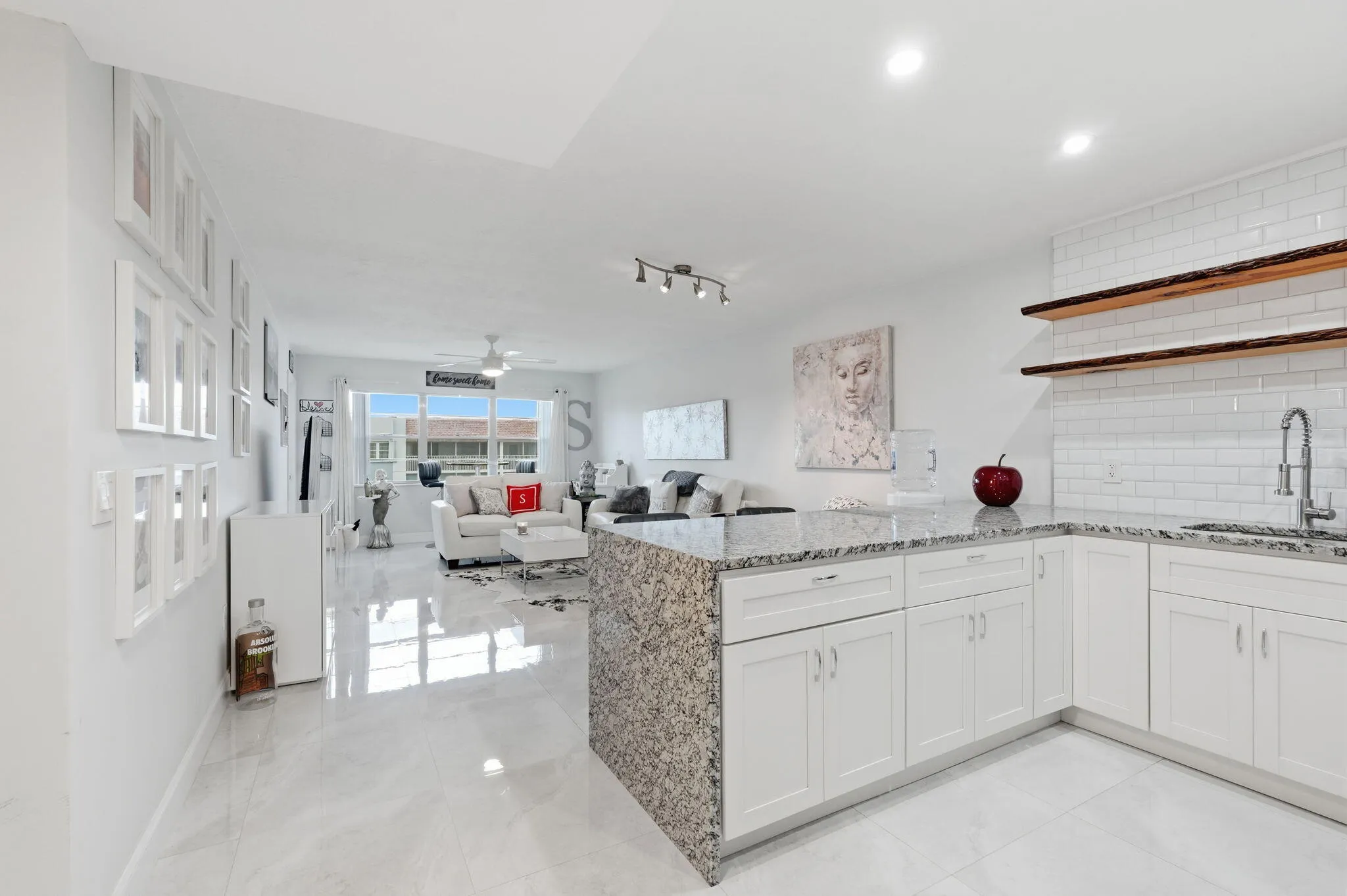 16-web-or-mls-1516_S_Lakeside_Dr_Unit_40