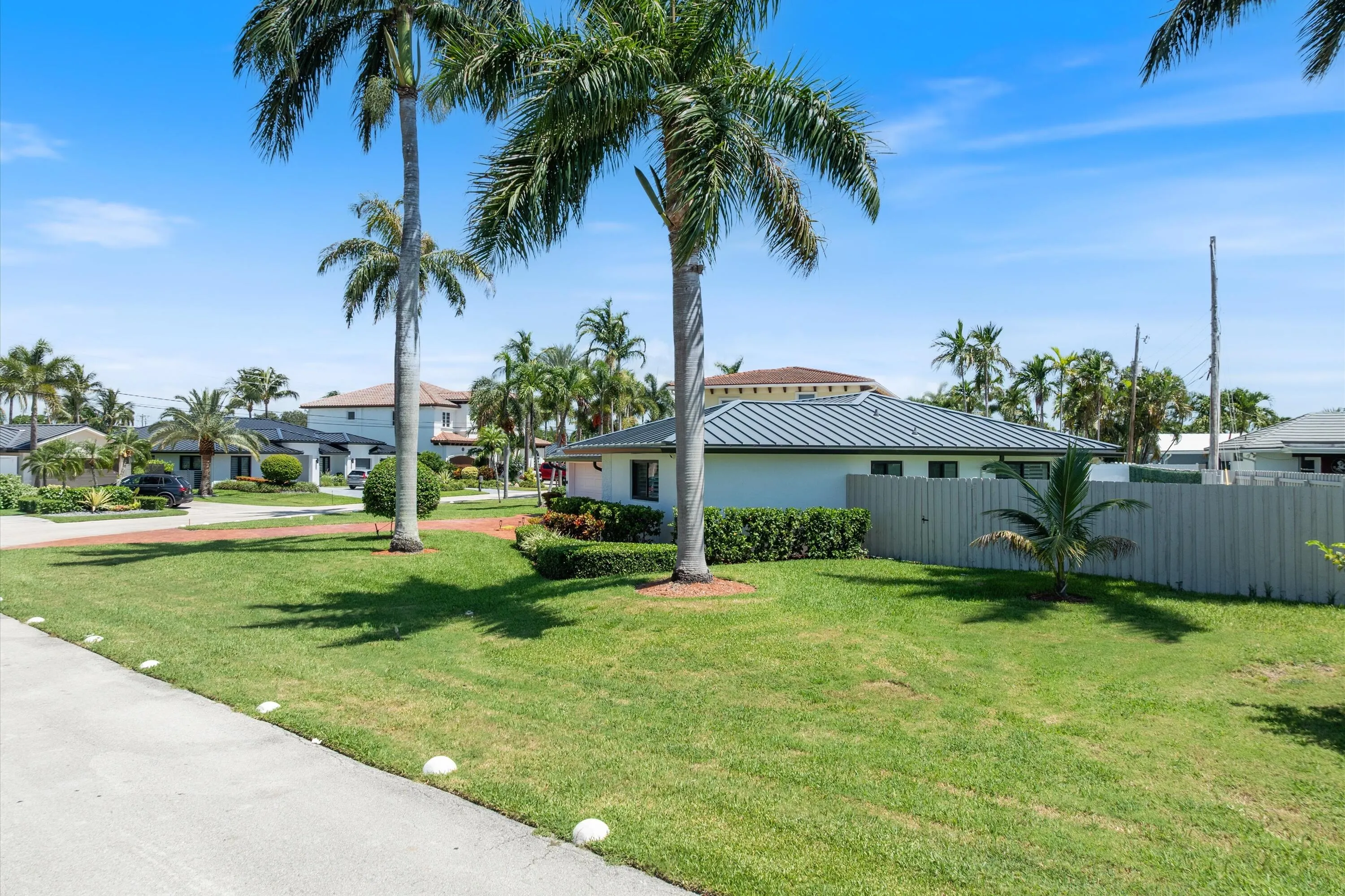 04-4410 NE 24th Ave Light House Point, F