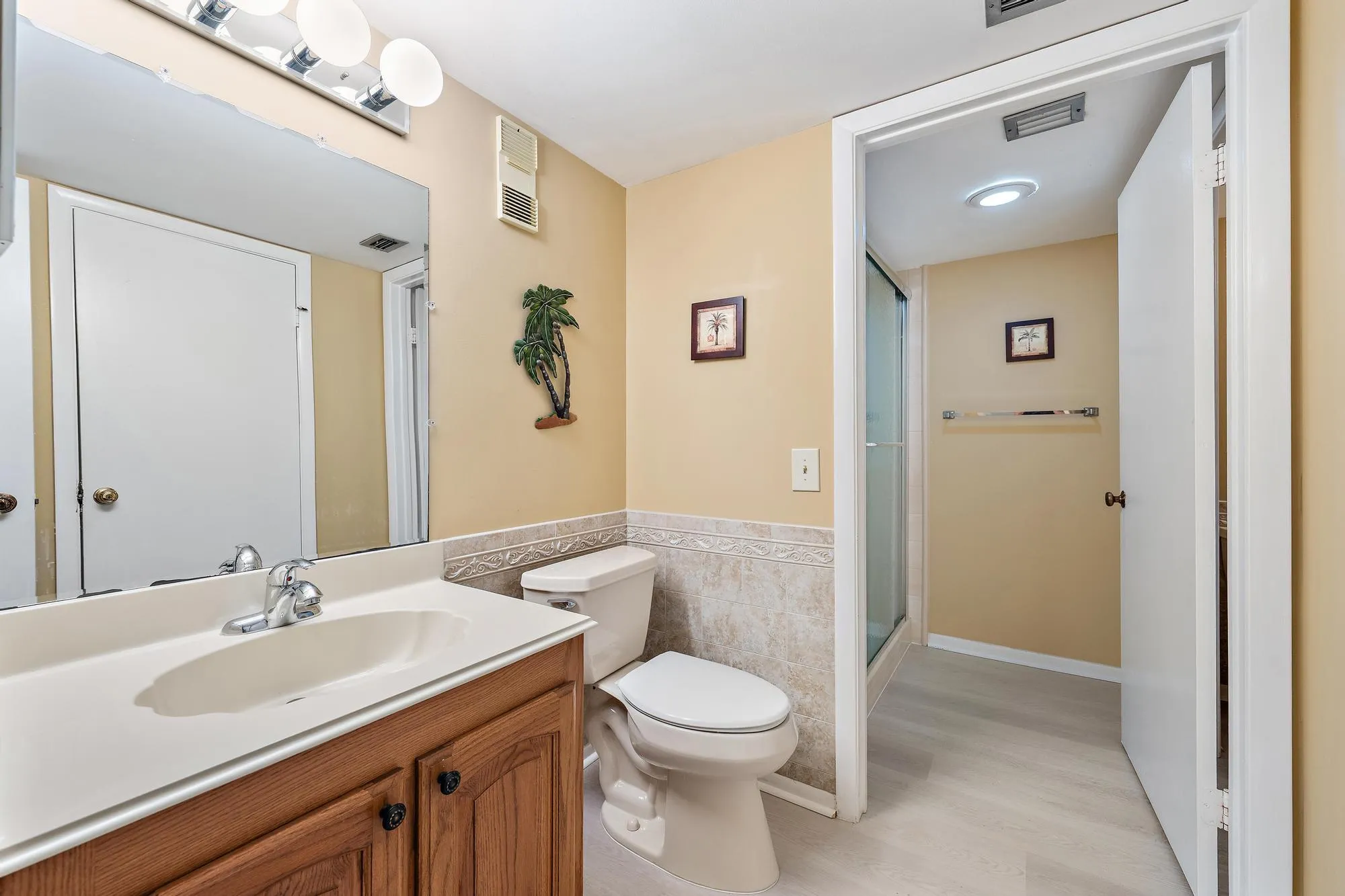 BATHROOM 2