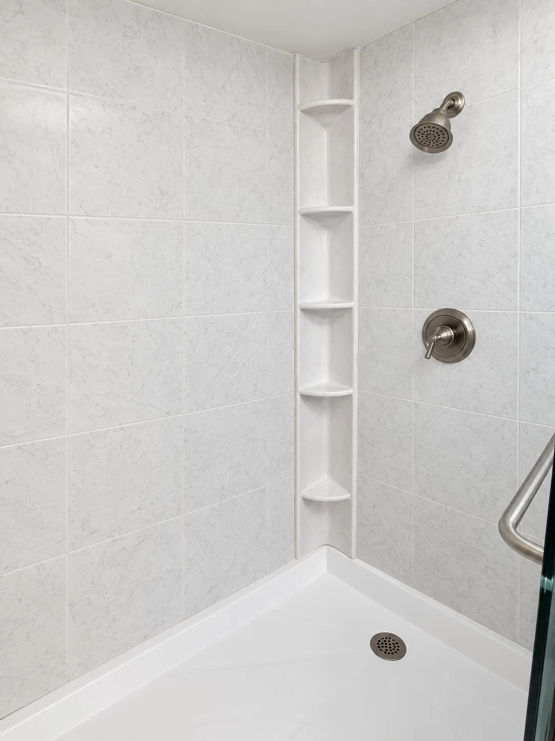 25 Master Bath 3