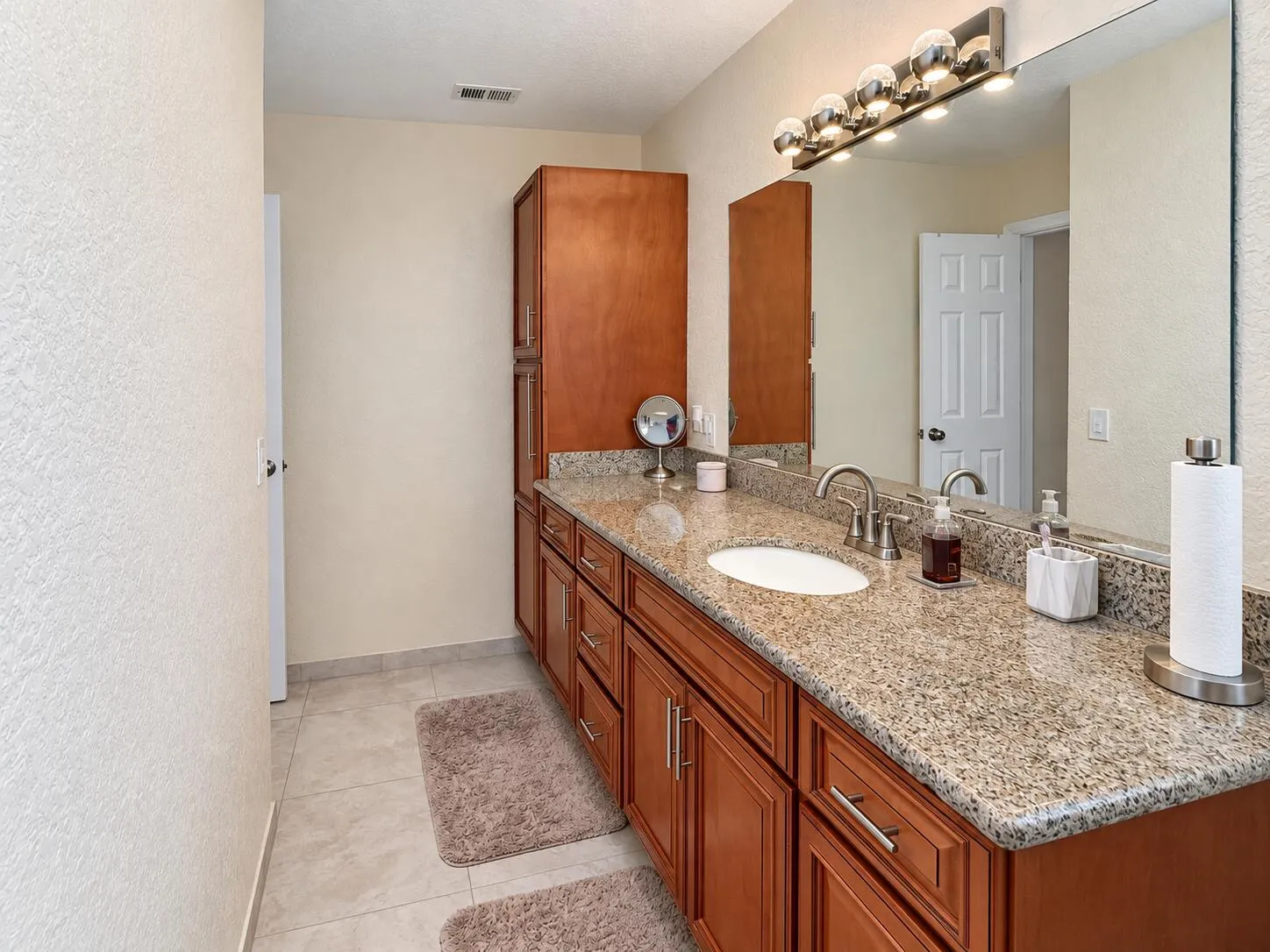 36 Guest Bath 4