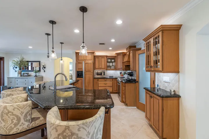 Kitchen with Breakfast Bar Seating