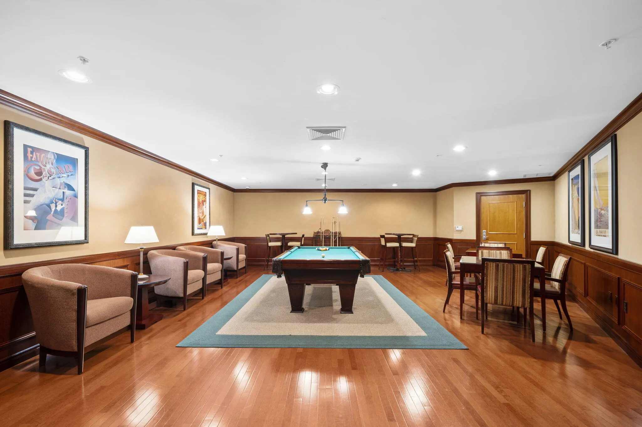 Sports Lounge