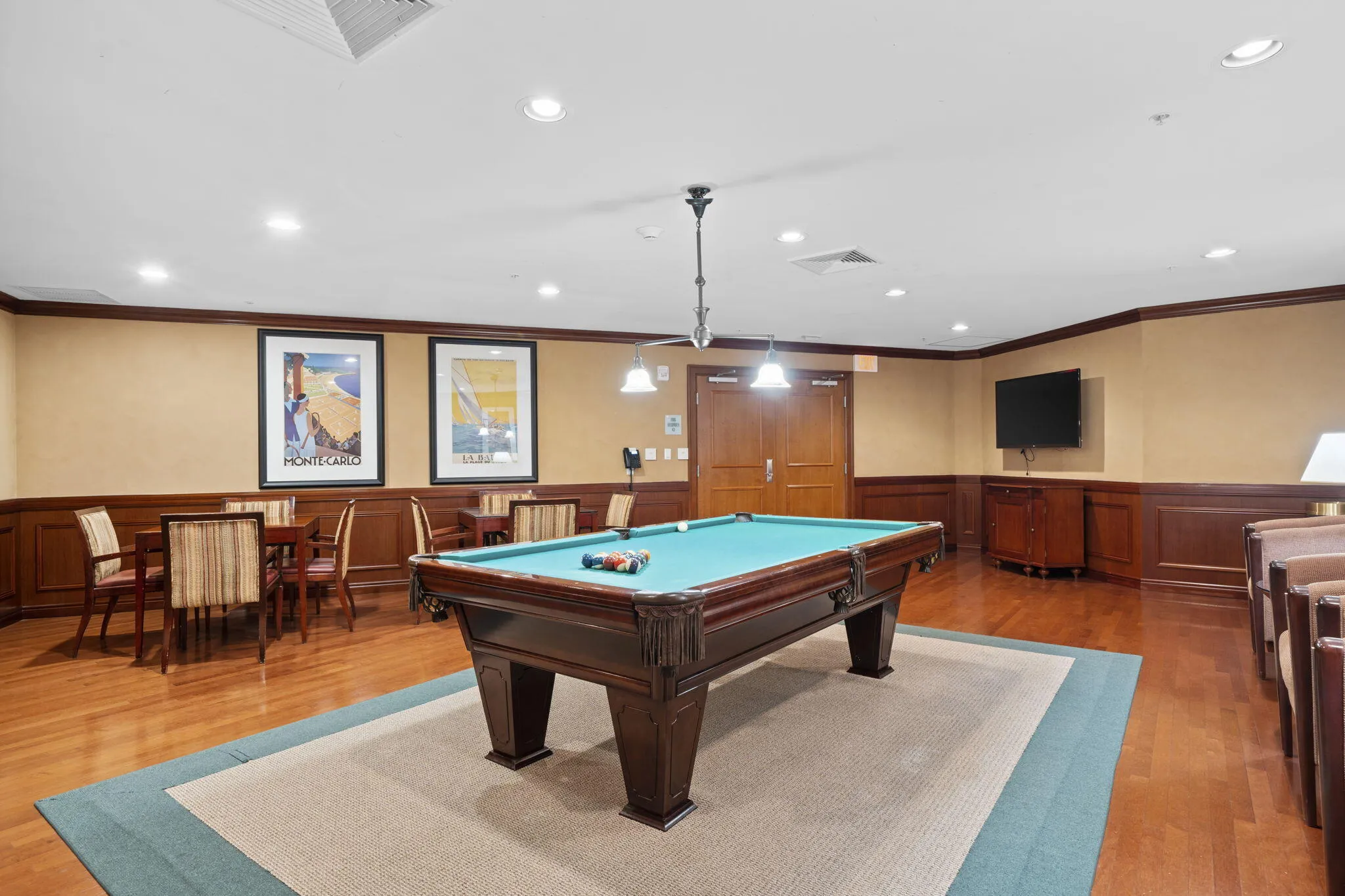 Sports Lounge