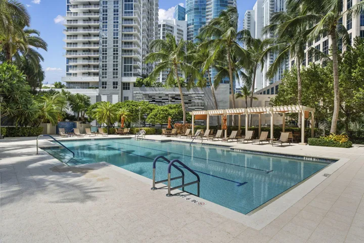 Enjoy complimentary weekly instructor-led water fitness classes