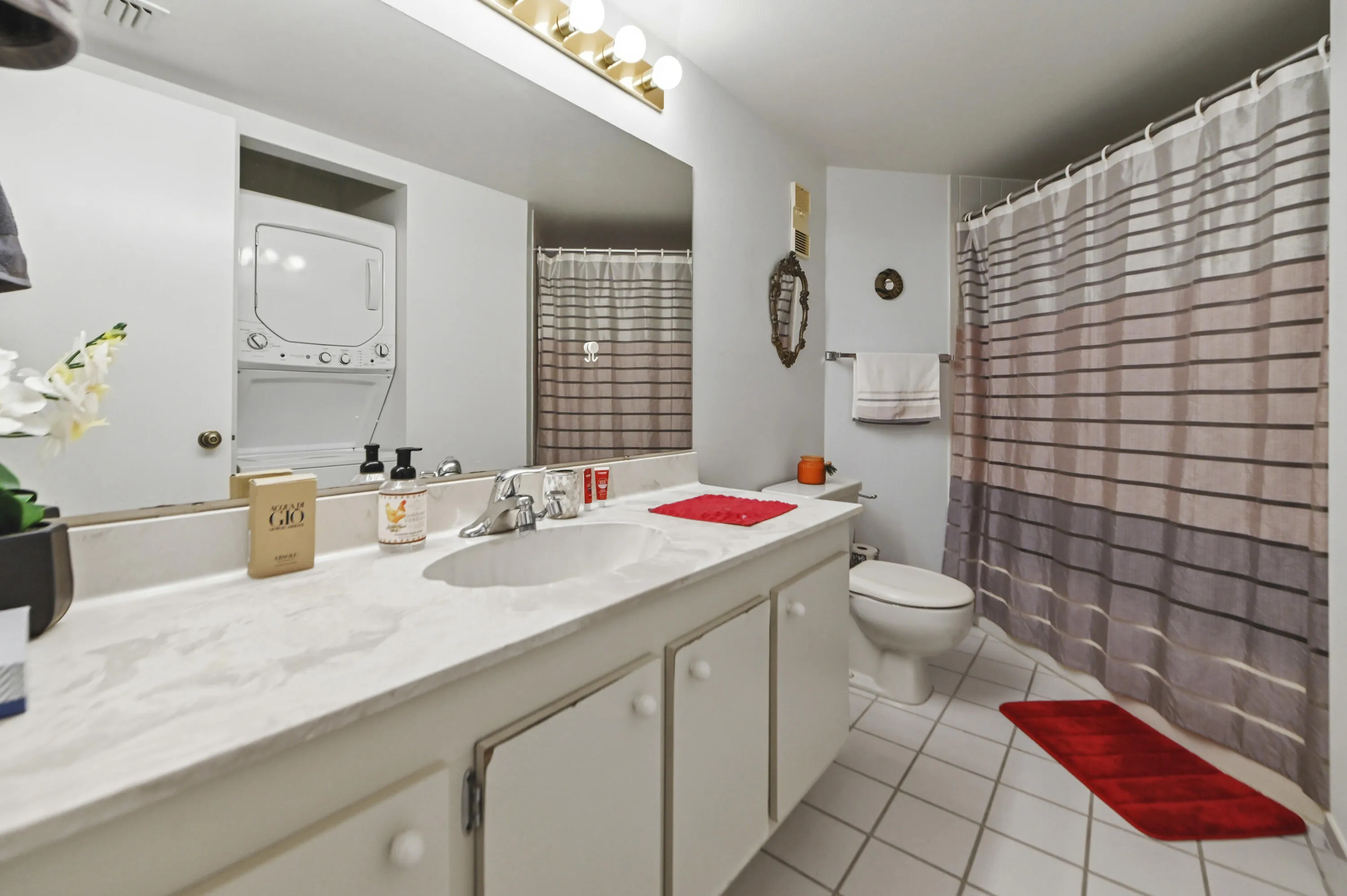 23 Bathroom 01