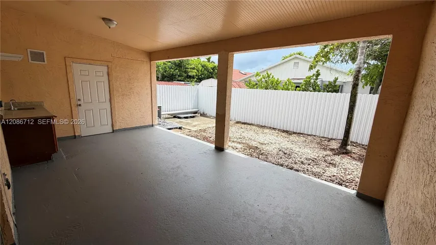 Large covered entertainment area terrace/patio
