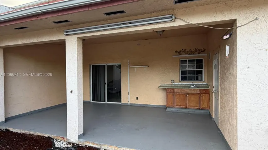 Covered entertainment terrace/patio