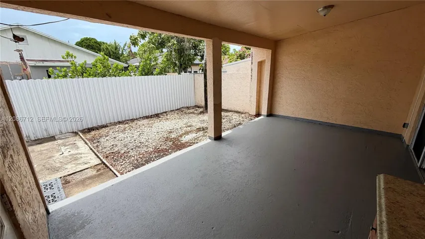 Large covered entertainment area terrace/patio