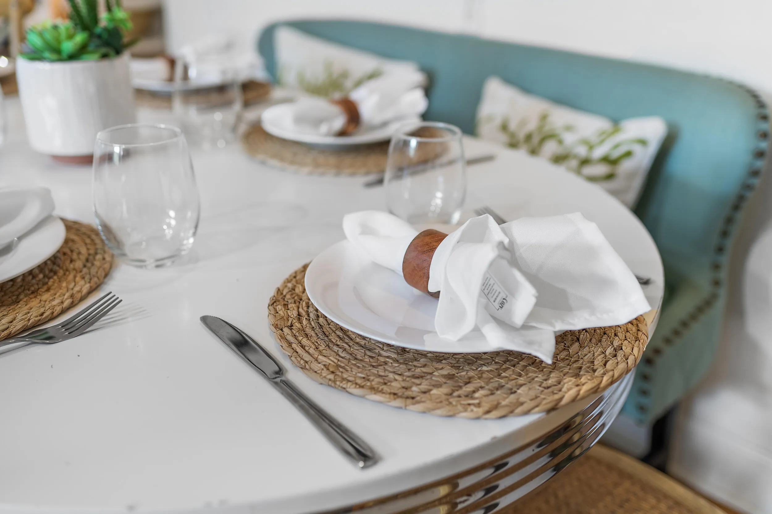 The Palm Oasis in LWB - Dining set