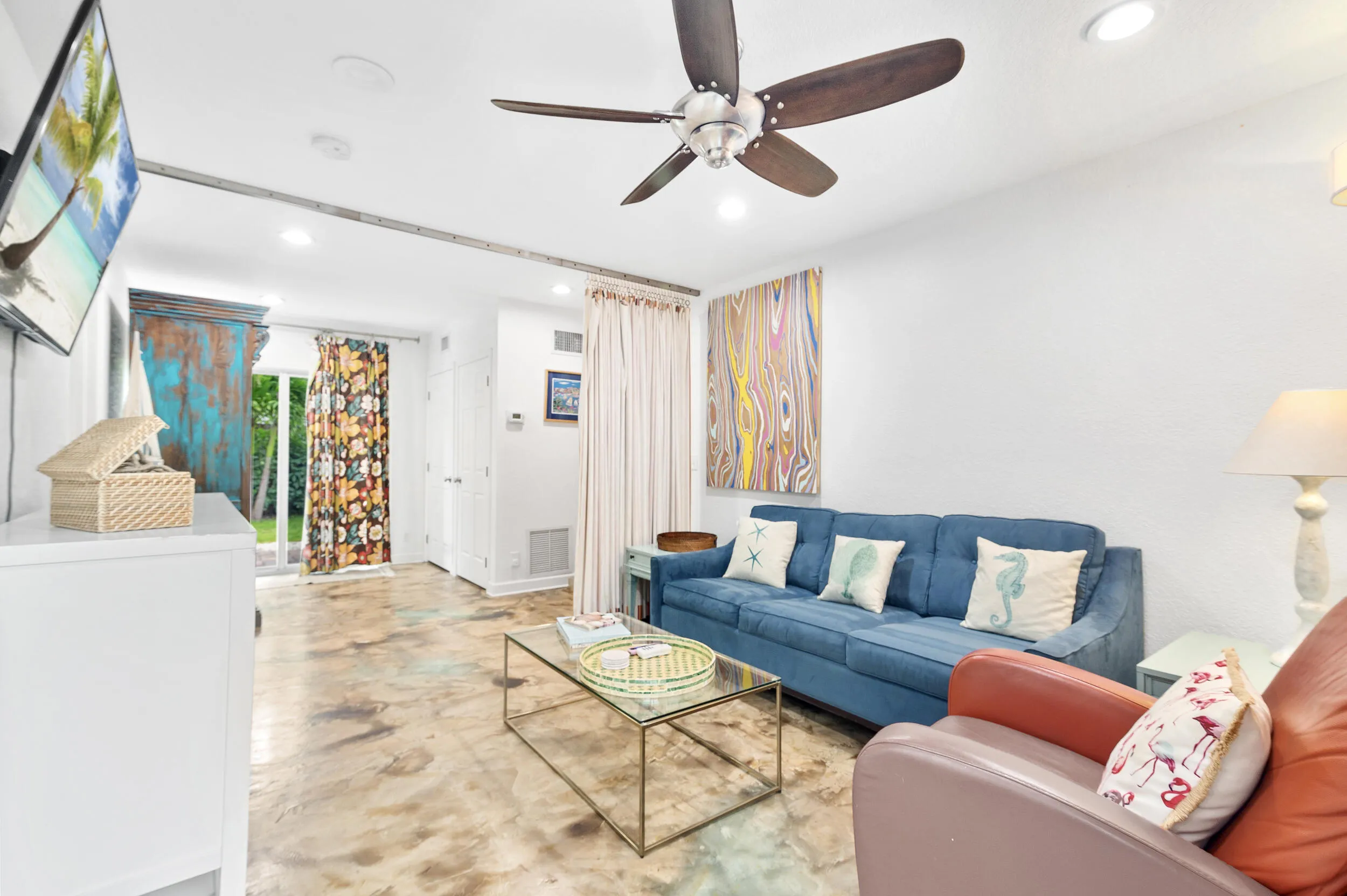 The Palm Oasis in LWB - Living room (3)