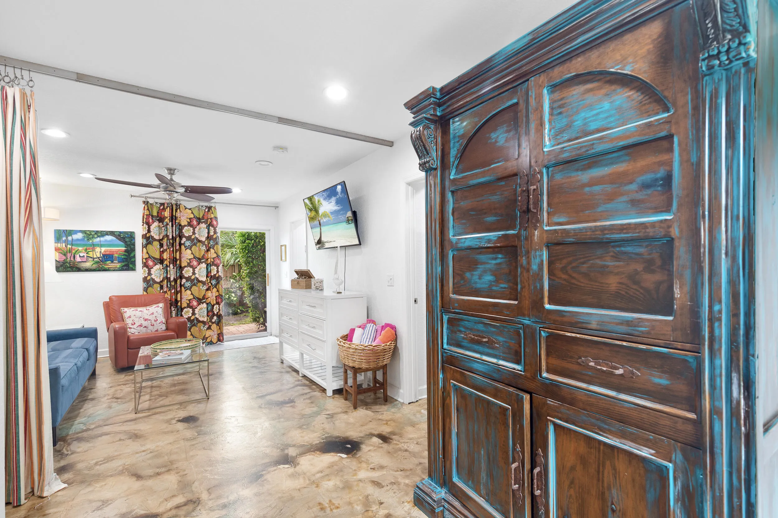 The Palm Oasis in LWB - Living room (5)
