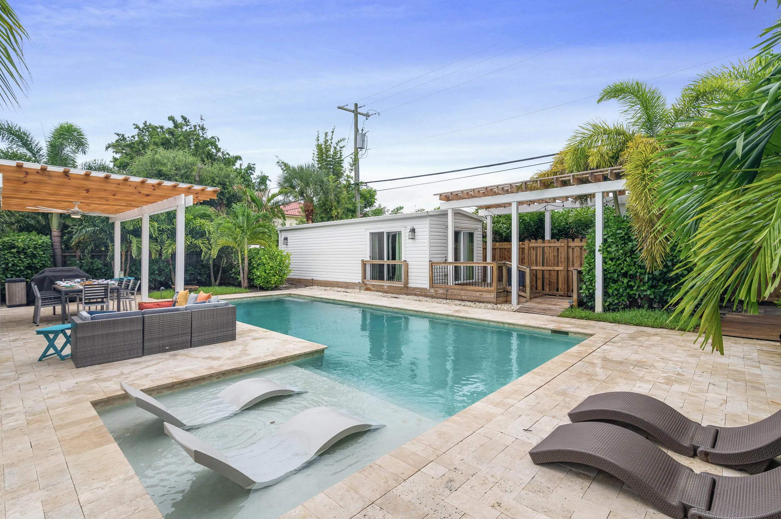 The Palm Oasis in LWB - Pool view with b